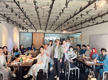 Assistant Professor Dr. Prakaikawin
Srijinda, Lecturer in the Department of
Advertising and Marketing Communications
College of Communication Arts Suan
Sunandha Rajabhat University Invited
from the field of design College of
Design Rangsit University Bein