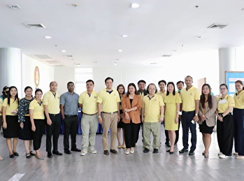 คณบดี พร้อมผู้บริหาร
และบุคลากรวิทยาลัยนิเทศศาสตร์
ร่วมกันลงคะแนนใช้สิทธิ์เลือกตั้งสภาคณาจารย์และข้าราชการ
ประเภทประธานสภาคณาจารย์และข้าราชการ
และประเภทกรรมการสภาคณาจารย์และข้าราชการ