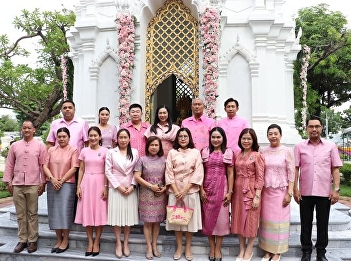 Faculty of Communication Arts staff join
the merit-making ceremony to honor His
Majesty the King on the occasion of the
144th anniversary of his passing.