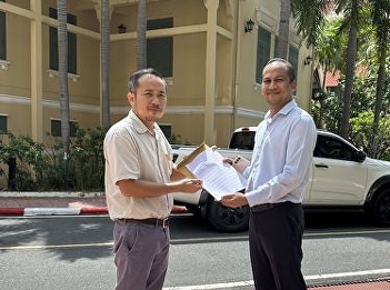 The College of Communication Arts has
delivered 25 sets of drafting tables and
chairs to the College of Architecture,
Suan Sunandha Rajabhat University.