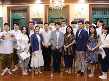 Welcome to SSRU Welcoming students from
Silla University, Republic of South
Korea, wearing chic Thai costumes,
learning about culture and language.