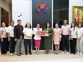 Assistant Professor Kanyapat Utapao,
Dean of the College of Communication
Arts, along with Deputy Deans and staff,
congratulated Assistant Professor Dr.
Chanicha Moryadee on her appointment as
Dean of the College of Logistics and
Supply Chain.