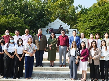 The College of Communication Arts, led
by Assistant Professor Kanyapat Utapao,
Dean, along with executives, lecturers
and staff, paid homage to Her Majesty
Queen Suan Sunandha.