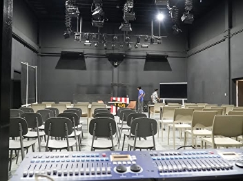 This afternoon, get ready to meet with
#lighting techniques to create mood in
professional movies.