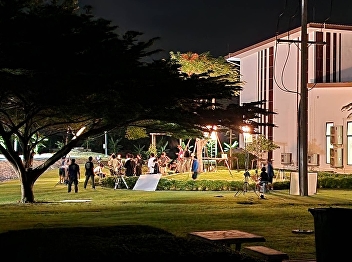 Secret photos!!! The film crew that came
to use the studio the other day finished
filming at midnight!!!