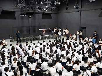 เด็กนิเทศฯ แบกเป้เข้าบ้าน