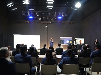 คณะผู้บริหาร อาจารย์
บุคลากรเข้ารับฟังการแสดงวิสัยทัศน์และซักถาม
แผนการดำเนินงาน
ของผู้เข้ารับการสรรหาเพื่อดำรงตำแหน่งคณบดีวิทยาลัยนิเทศศาสตร์