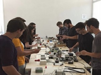 Students gain practical experience by
conducting real TikTok Marketing
campaigns.