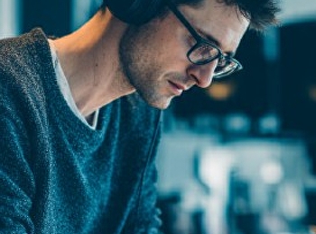 GMM Grammy is hiring a copywriter for
the entertainment industry.